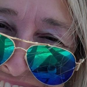 Meet your Posher, Ellen